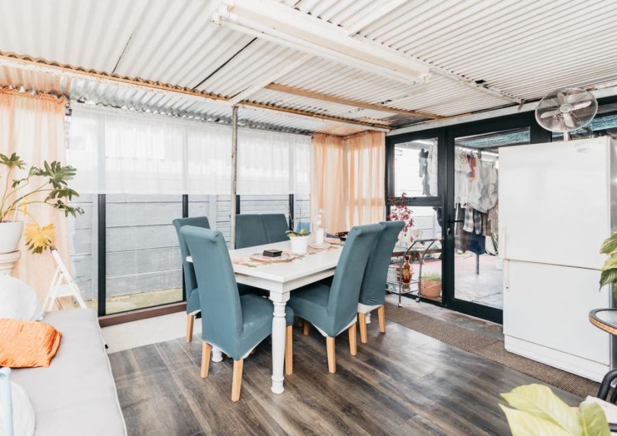 4 Bedroom Property for Sale in Peerless Park East Western Cape